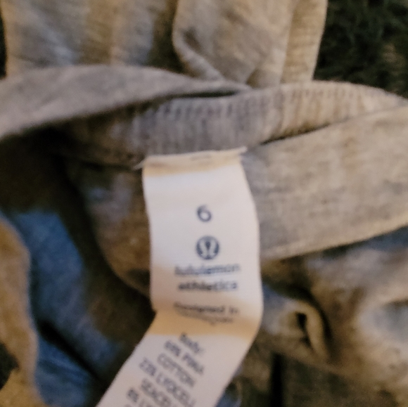 Lululemon glitter bottom t shirt - Picture 3 of 3